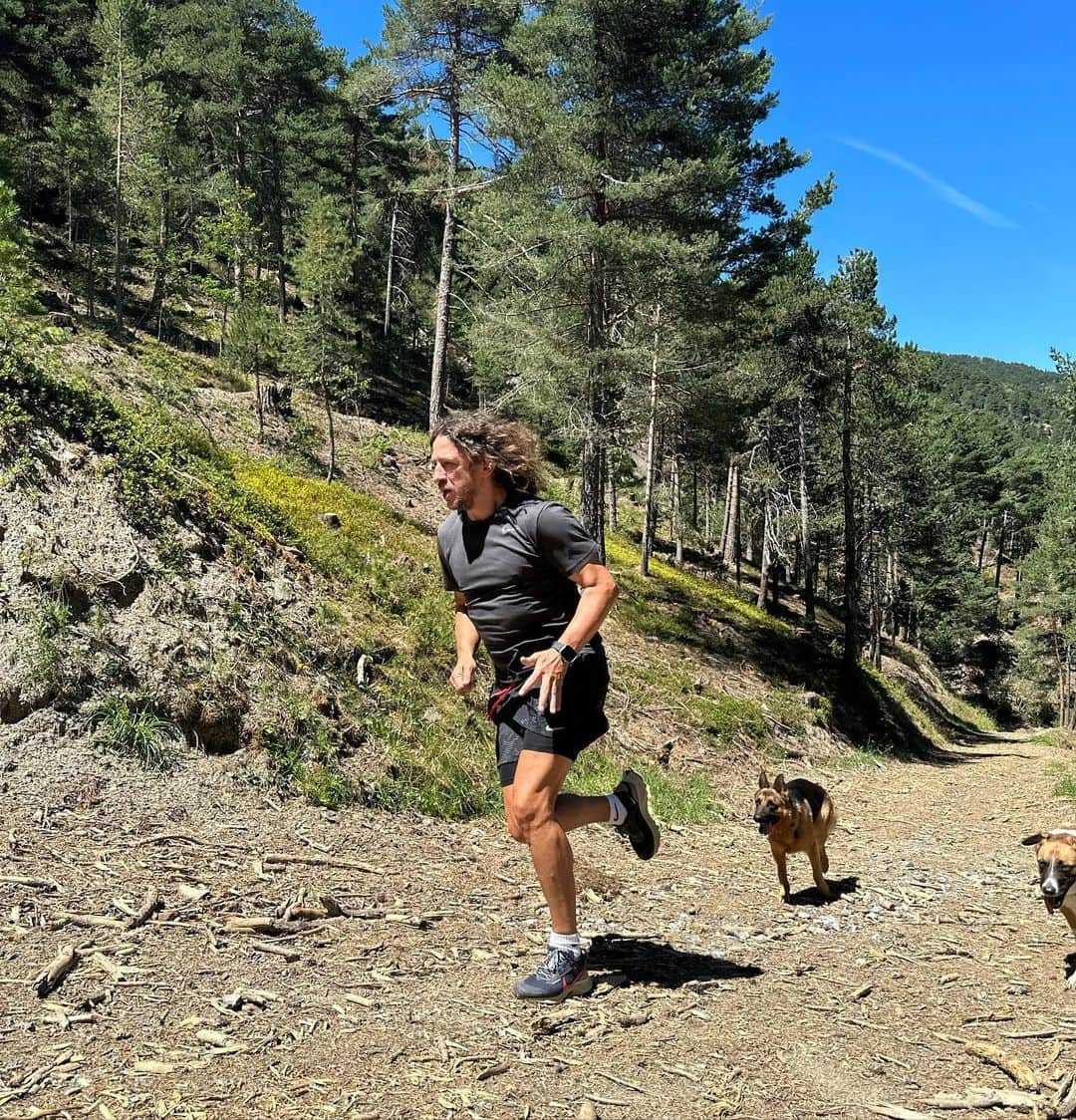 カルレス・プジョルのインスタグラム：「🏔️ 💪」