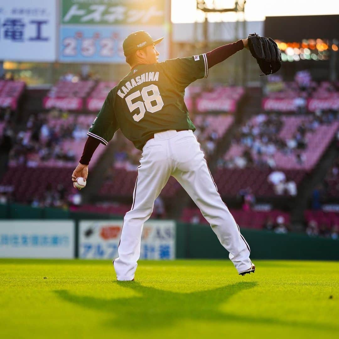 東北楽天ゴールデンイーグルスさんのインスタグラム写真 - (東北楽天ゴールデンイーグルスInstagram)「⚾️  ⚾️E 7-6 M⚾️  6度もひっくり返った大熱戦を全員野球で制した‼️‼️‼️ 1点ビハインドの8回に小深田選手と小郷選手の 連続タイムリーで勝ち越しに成功🔥🔥 最後は松井裕樹選手が締めて24セーブ目✨✨ フランコ選手が9号ソロなど2安打1打点‼️‼️ 鈴木大地選手、西川選手、村林選手も揃って1打点👍🏼 投げては3番手の鈴木翔天選手が6回のピンチを凌いだ✨ 4番手の渡辺翔太選手は1回無失点💯  #鷲が掴む #rakuteneagles #EAGLESEARTHGREEN #小深田大翔  #小郷裕哉  #炭谷銀仁朗 #松井裕樹 #鈴木大地 #西川遥輝 #渡辺翔太 #マイケルフランコ #村林一輝  #辰己涼介  #辛島航」8月5日 22時58分 - rakuten_eagles