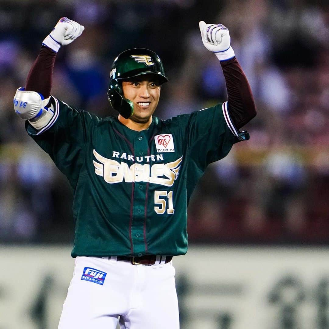 東北楽天ゴールデンイーグルスさんのインスタグラム写真 - (東北楽天ゴールデンイーグルスInstagram)「⚾️  ⚾️E 7-6 M⚾️  6度もひっくり返った大熱戦を全員野球で制した‼️‼️‼️ 1点ビハインドの8回に小深田選手と小郷選手の 連続タイムリーで勝ち越しに成功🔥🔥 最後は松井裕樹選手が締めて24セーブ目✨✨ フランコ選手が9号ソロなど2安打1打点‼️‼️ 鈴木大地選手、西川選手、村林選手も揃って1打点👍🏼 投げては3番手の鈴木翔天選手が6回のピンチを凌いだ✨ 4番手の渡辺翔太選手は1回無失点💯  #鷲が掴む #rakuteneagles #EAGLESEARTHGREEN #小深田大翔  #小郷裕哉  #炭谷銀仁朗 #松井裕樹 #鈴木大地 #西川遥輝 #渡辺翔太 #マイケルフランコ #村林一輝  #辰己涼介  #辛島航」8月5日 22時58分 - rakuten_eagles