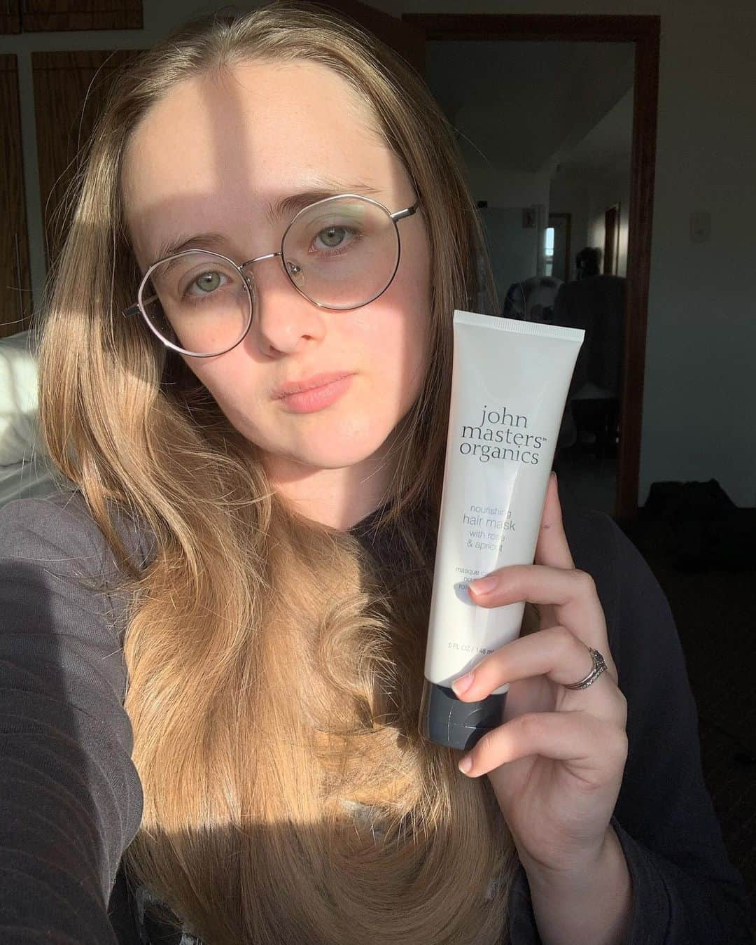 John Masters Organicsのインスタグラム：「Our award-winning Nourishing Hair Mask with Rose & Apricot is a fan favorite for many reasons...⁠ ⁠✨⁠ ⁠ "The results are amazing, it leaves my hair super soft & shiny, and I experience barely any tangles due to this hair mask! ... In conclusion: beautiful fragrance, perfect consistency, amazing ingredients & great results! Definitely worth it." - @basicallyrapunzel_ 🤍⁠ ⁠ Shop now on www.johnmasters.com. 🌹」