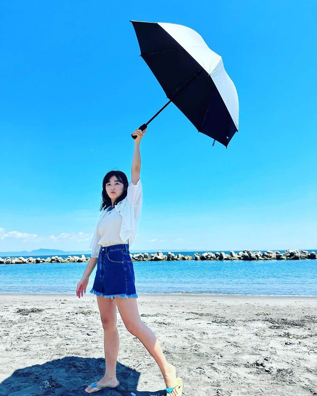 森七菜のインスタグラム：「真夏のシンデレラ　オフショット  #森七菜 #もりななのきまぐれ #真夏のシンデレラ #夏シン #夏ですね  #連続投稿30日目 #ついに1ヶ月 #ありがとうございます」