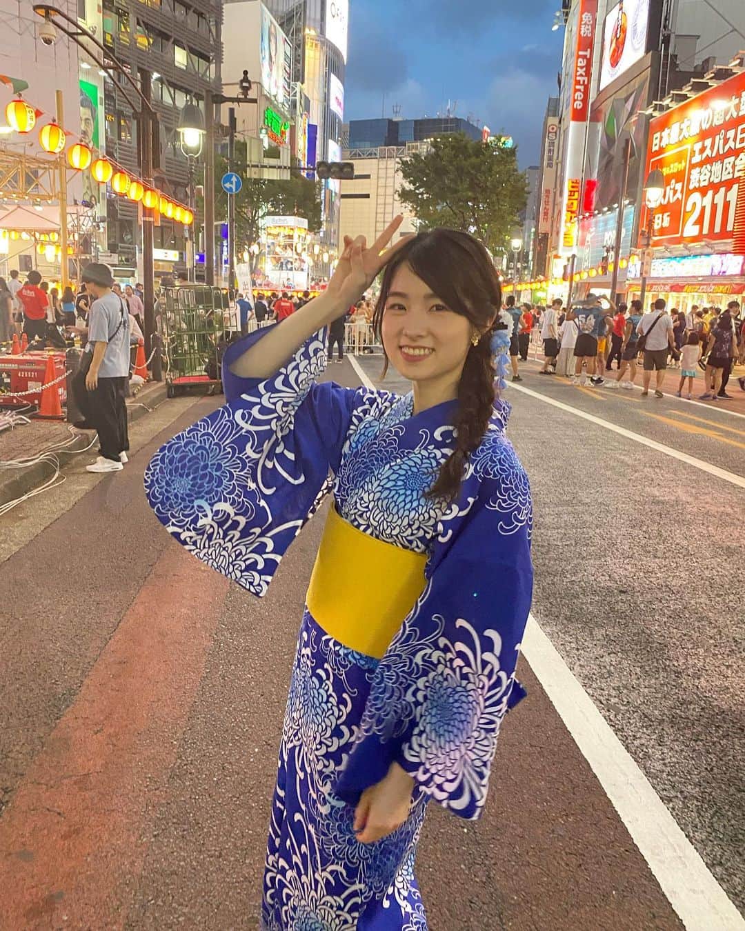 岩立沙穂のインスタグラム：「今回は青にしてみた💙 . . #浴衣 #浴衣ヘア #夏祭り #渋谷  #dazzy #dazzystore  #dazzyme #デイジー浴衣」