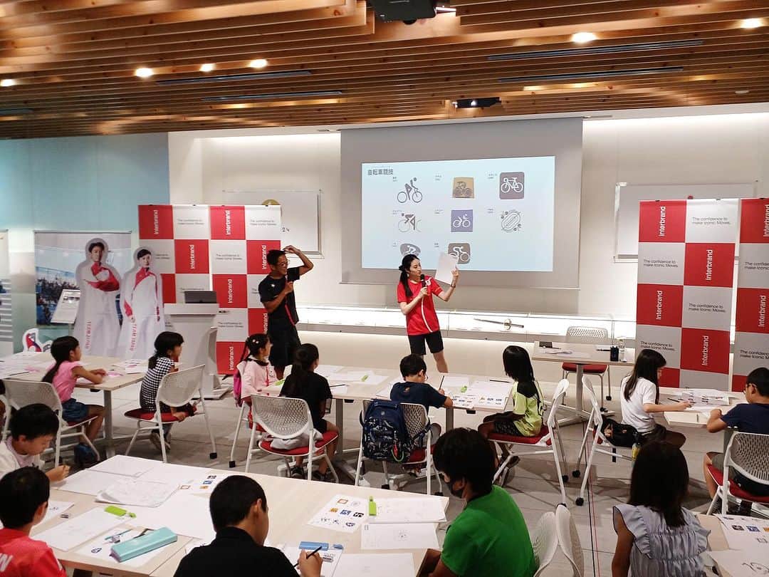 田中琴乃さんのインスタグラム写真 - (田中琴乃Instagram)「JOM夏休み子ども企画  JOC×インターブランド「ピクトグラム しる・みる・かく」ワークショップ  がJOMにて行われました。  ピクトグラムとデザインについて学ぶことができとても楽しく実りのある時間を過ごすことができました✨  #jom  #ピクトグラム  #夏休み #ワークショップ」8月5日 23時16分 - tanakakotono
