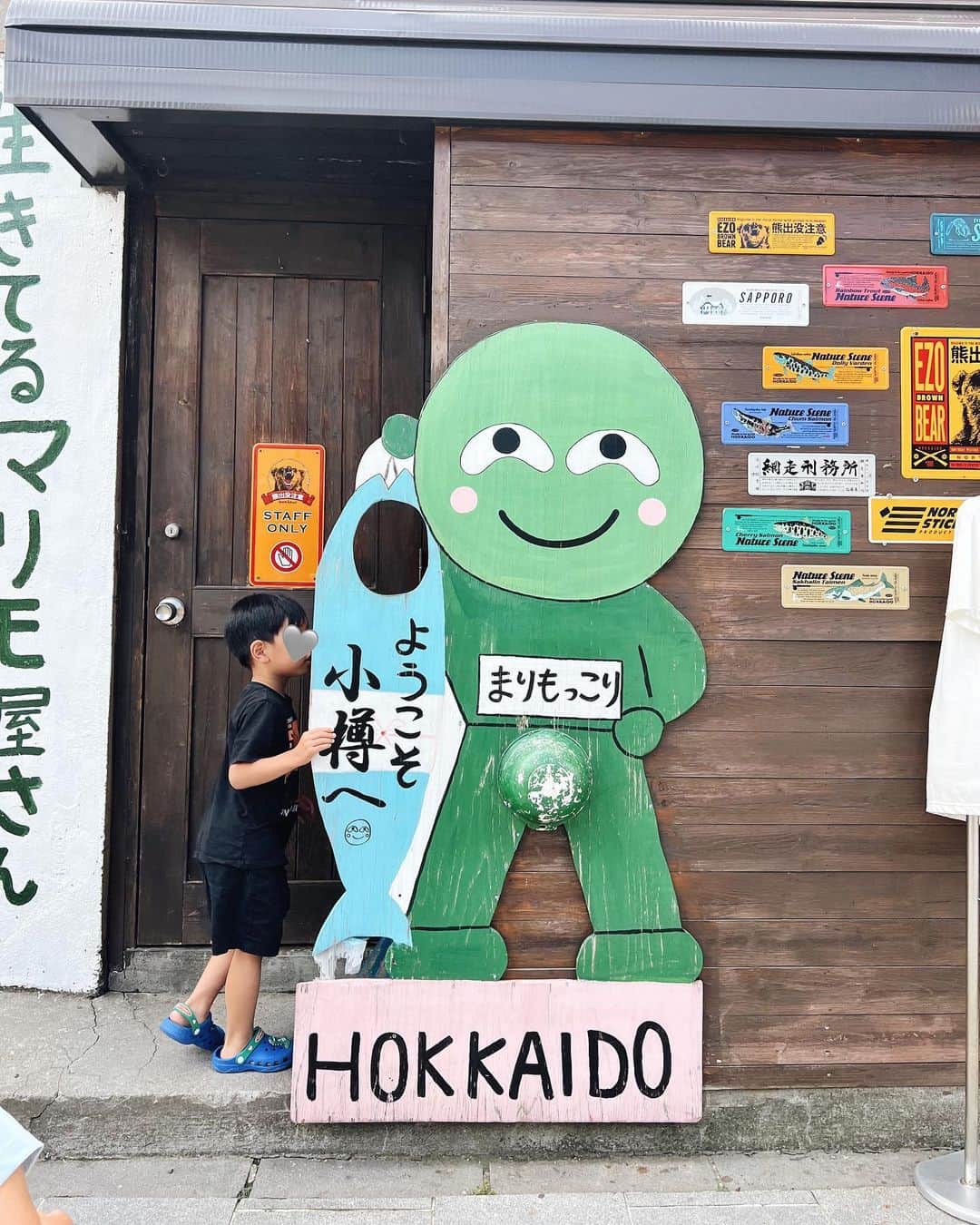 Remiさんのインスタグラム写真 - (RemiInstagram)「lovely n quaint town Otaru, Hokkaido レトロでノスタルジックな小樽旅🎼 目に入るもの全てがどこか懐かしくて、歩いているだけで楽しい街👟  歴史的建造物をリノベーションしたクラシックホテルOMO3小樽がまた素敵で、ガイドウォークやオルゴールの音色で小樽の街の魅力を最大限に楽しめました✨  北海道は都市ごとに全く違った魅力があって奥が深いなぁ😌  ----------------- 📍北海道小樽市 🏨 #omo5小樽  #星野リゾート @omo_hotels  @hoshinoresorts.official  🗓2023.7 -----------------  #北海道 #小樽 #星野リゾート  #hokkaido #otaru #omo #omo5otaru #visitjapan #lovetabi #lovetabimama」8月5日 23時17分 - remi_912