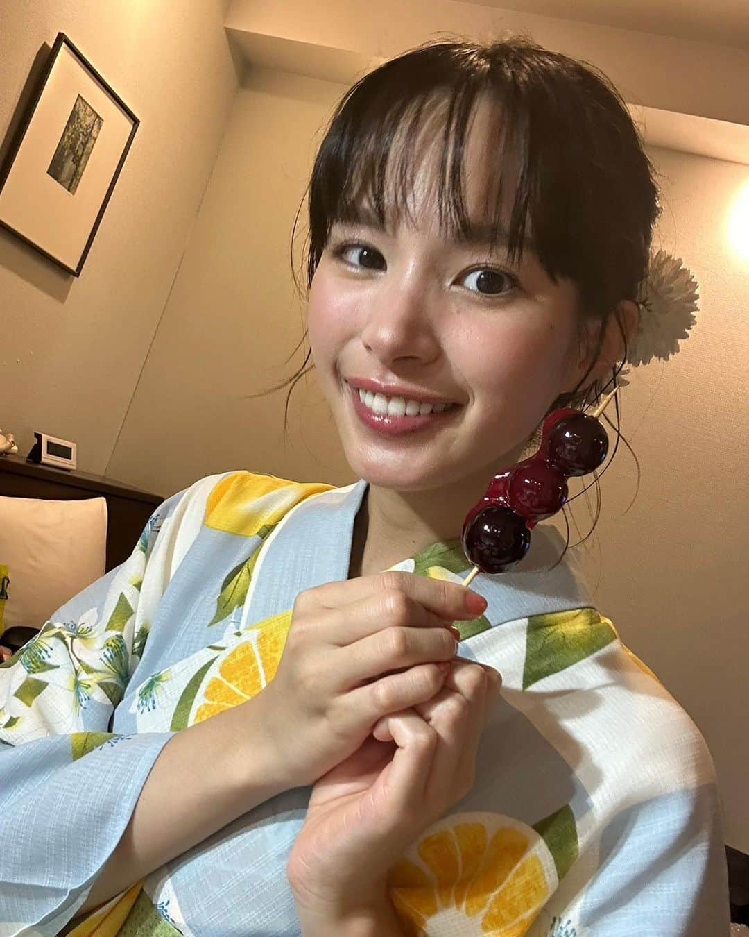 関水渚さんのインスタグラム写真 - (関水渚Instagram)「なぎさだよ🌼  本日はなにわ淀川花火大会生中継に参加させていただきました🦭  なにわ淀川花火大会本当に素晴らしかったです🥲 内藤さん、岡田さん、福谷さんにも大変お世話になりました🙏 優しい先輩方のおかげでみんなで楽しく花火鑑賞できました😊  大阪がより一層大好きになりました🥰  これからもなにわ淀川花火大会が毎年楽しく開催されることを祈っています☺️  現地で見られた皆様はもうお家に帰れたかな？ みんなが安全に帰れますように🌼  Tverで見てくださった皆様もありがとうございます🌼  おやすみなさい🦭」8月5日 23時22分 - nagisa_sekimizu