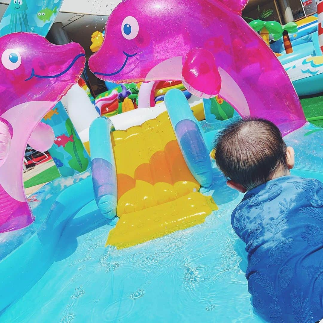 松田実里のインスタグラム：「⁡ ⛱️🛟🍧 summer... ⁡ #夏 #summer #プール #pool  #初めての夏 #育児  #赤ちゃんのいる暮らし #赤ちゃんのいる生活 #photogram #photography #ママ #mamalife  #mylife #lifestyle #instagood #mylife #love mylife #love」