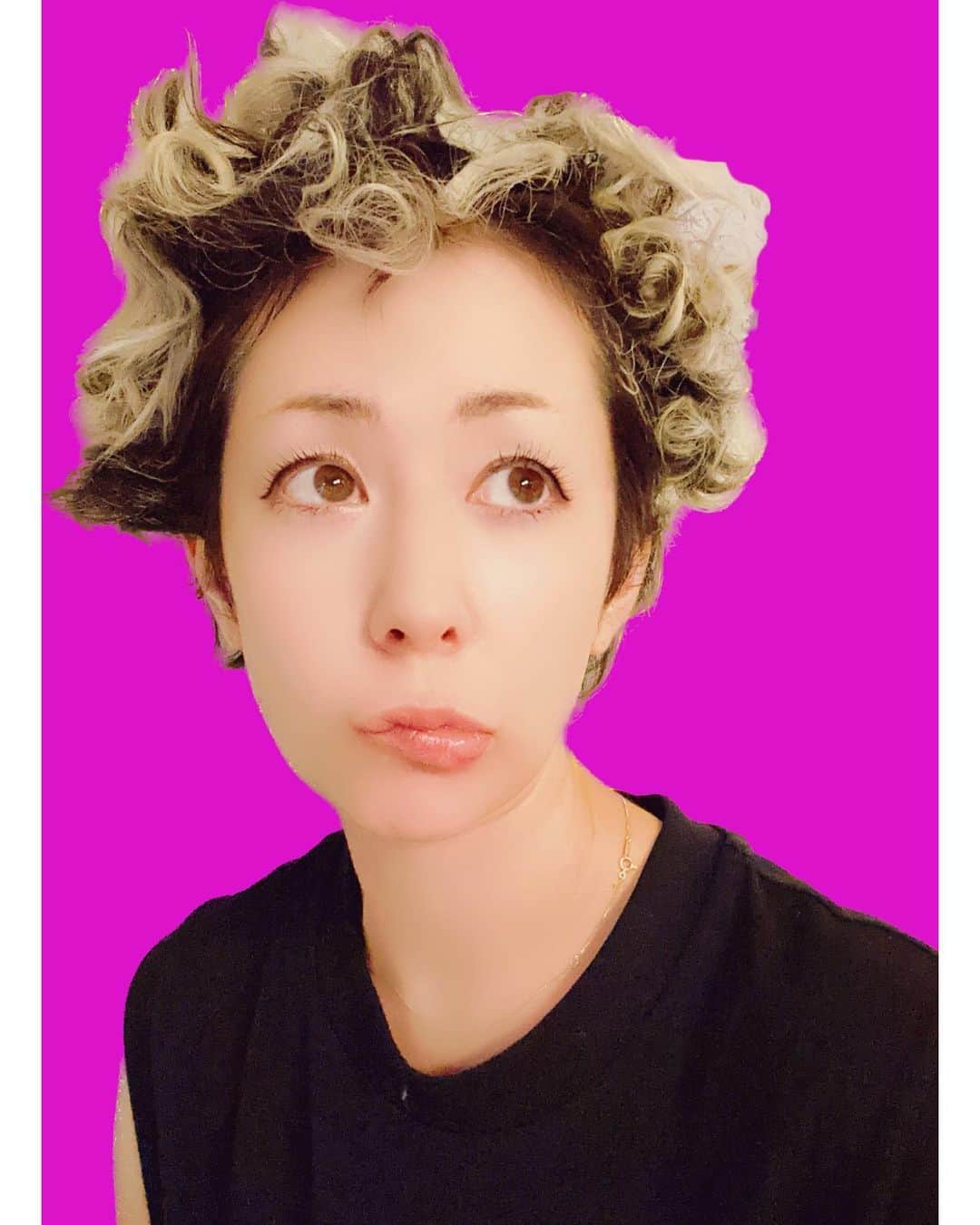 木村カエラのインスタグラム：「クルクルヘアーをほどいたら、 ボンバーフェスになってます。 あー楽しかった。 福井 @oneparkfestival  素敵なお客さまに感謝。 楽しい時間をありがとう。  #夏フェス」