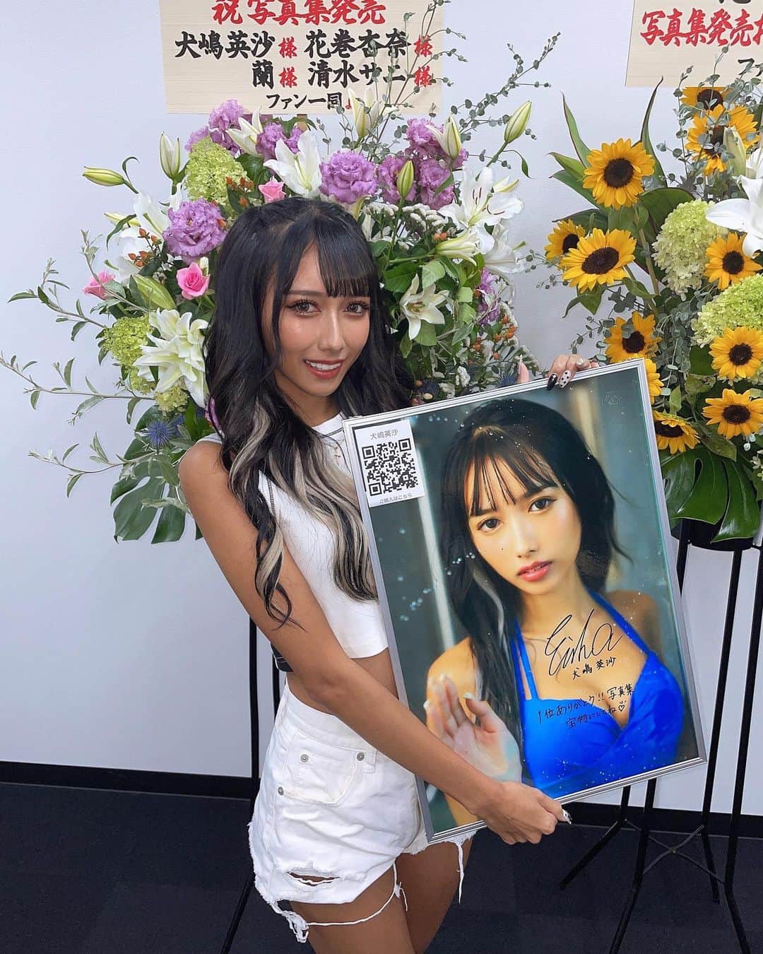 のインスタグラム：「🐾  写真集発売記念イベントありがとうございました！！🙏🏻💓  まず１位にしてくれて本当に本当にありがとう😭✨ みんなの応援なしでは絶対にここまでこれなかった🥲 24歳の誕生日当日にスタートしたこのイベントは、 えいしゃにとって最高の誕生日プレゼントになりました😢  えいしゃがみんなからもらった誕生日プレゼントは宝物だし、 みんなの宝物にもしてくれたら嬉しいなぁ🥹💓  とにかく夢みたいなことだらけだった！幸せ〜〜！😆  #emogirl #グラビア写真集 #発売記念イベント  #写真集 #グラビア #グラビアアイドル」