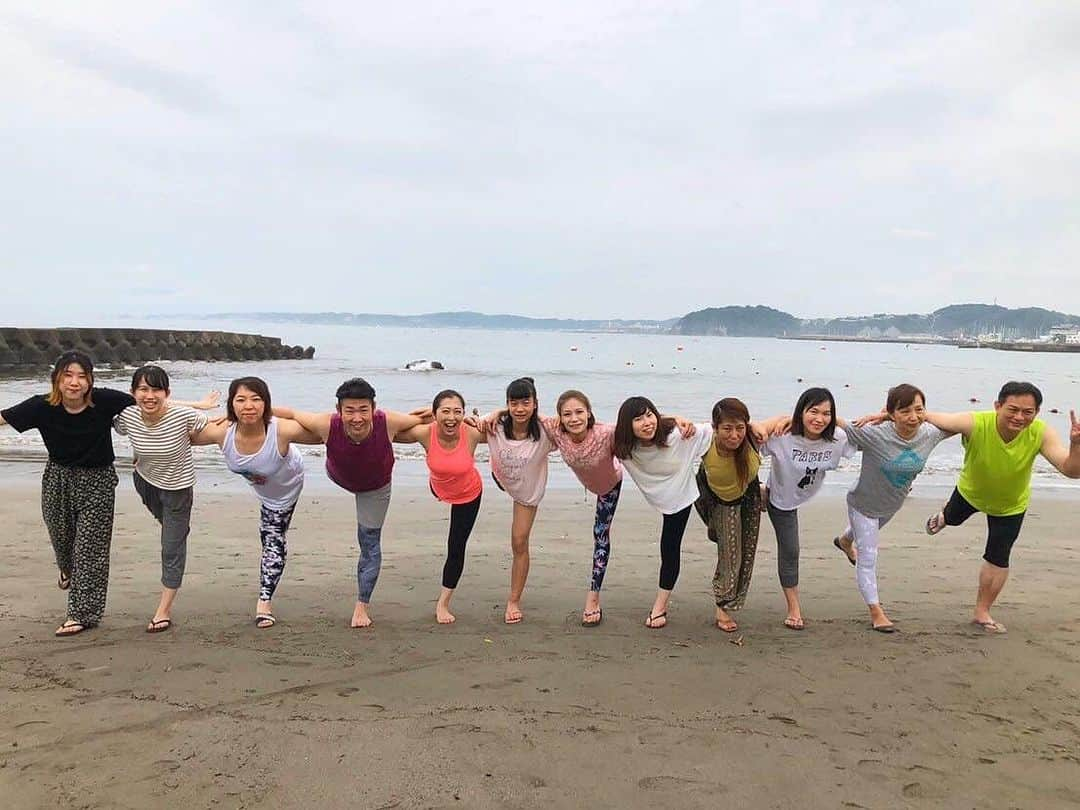 藤代有希のインスタグラム：「明日は夏のたのしみであるビーチヨガを予定しておりました。  今年も半数以上ご予約頂いていたのに、私の都合でキャンセルになりご予約頂いた方々やオアシスさんにもご迷惑をおかけしてしまいました。  申し訳ありません。  私自身も悔しさがまた込み上げてきてます。  次回の開催は思いっきり声を出して、想いをのせてレッスンをガイドできるよう充電期間しっかりさせて頂きます。  たくさんのご予約やお問い合わせありがとうございました🙏  #藤代有希 #ユキ #yoga #ヨガ #ヨーガ #meditation #瞑想 #メディテーション #マインドフルネス #いま #ありのまま #ヨガインストラクター #ボディバランストレーナー #インナーボディコントロール #qvcジャパン #商品アドバイザー #健やかに #しなやかに #いま #ありのままで #ブーサング #横浜 #元町ヨガ #オアシス #森戸海岸 #オンラインレッスン #オンラインヨガ #葉山 #プライベートレッスン」