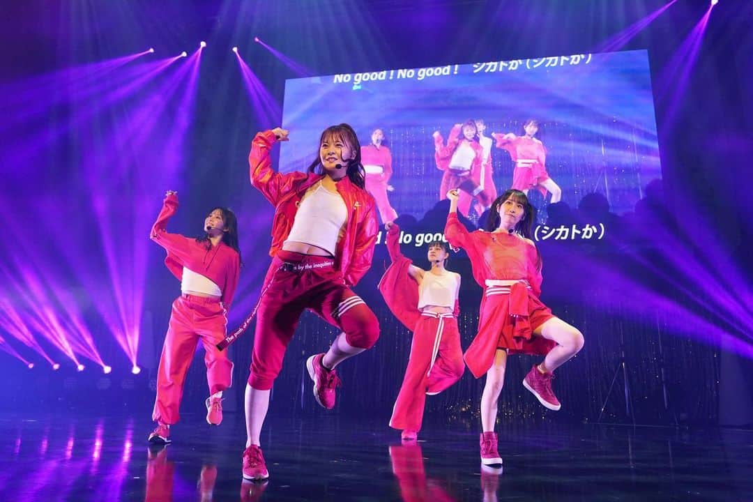 AKB48 Officialさんのインスタグラム写真 - (AKB48 OfficialInstagram)「#AKB現チームファイナルコン  #チームＫトゥビコン 💚🤟🏻  ご来場・ご視聴ありがとうございました〜❤️‍🔥  魂のこもった全力パフォーマンスで最初から最後まで熱い盛り上がりをみせました🔥🔥  コンサートのアーカイブ✨ 明日の #倉野尾チーム4 コンサートはHuluでご視聴いただけます👀  #田口チームK  #ありがたぐたぐチームK #tobecontinued  #AKB #AKB48」8月5日 23時56分 - akb48