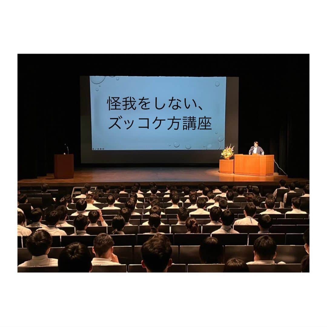 のインスタグラム：「・ ・ 神奈川県職業能力開発協会様主催、製造業新入社員の皆さんの前でお話しをさせていただきました🗣️  以前、令和元年にも呼んでいただき、今回は2回目ということで嬉しい気持ちと気が引き締まる想いで当日を迎えました✨  メモをしてくれたり、頷きながら聴いてくれたり、笑ってくれたりと、反応がとても良くて関西人の私はテンションあがっちゃいました⤴️⤴️  皆さんのミライを私は勝手に応援させていただきます🤜🤛  再度お声を掛けてくださり、私を思い出してくださり、誠にありがとうございました✨  ※写真内では、一部異なる内容が含まれております。 ビビりながら載せる私σ(^_^;)笑  ・ ・ #神奈川県 #新入社員 #講演 #楽しく話をさせてもらった #ノリが良くてテンションアゲアゲ #だが内容は本気 #ご興味がある方は #プロフィールのリンクをポチッと笑 #再会に感謝 #smile😊」