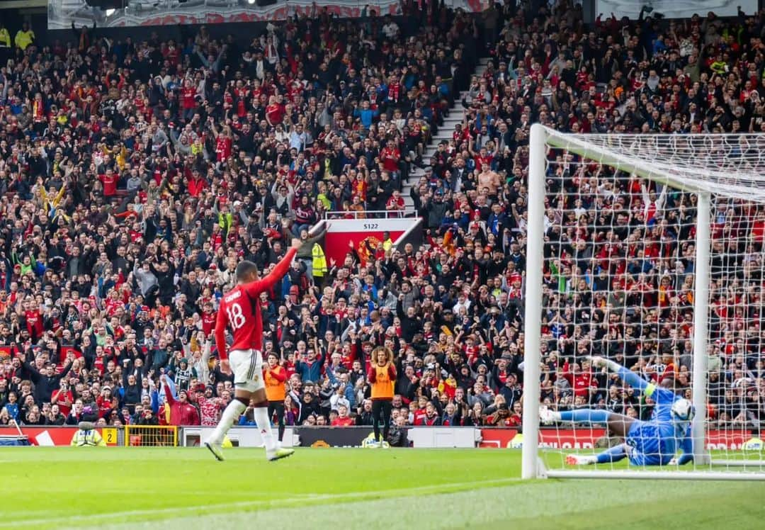 カゼミーロのインスタグラム：「👌 Great to be 🔙 at Old Trafford 🏟 !!!」