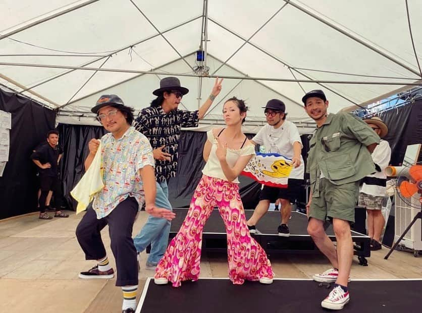 Curly Giraffeさんのインスタグラム写真 - (Curly GiraffeInstagram)「福井暑かった🔥  今年初、夏フェス。 バッグヤードのご飯が美味し過ぎた✨  #木村カエラ #oneparkfestival」8月6日 0時03分 - curly_giraffe