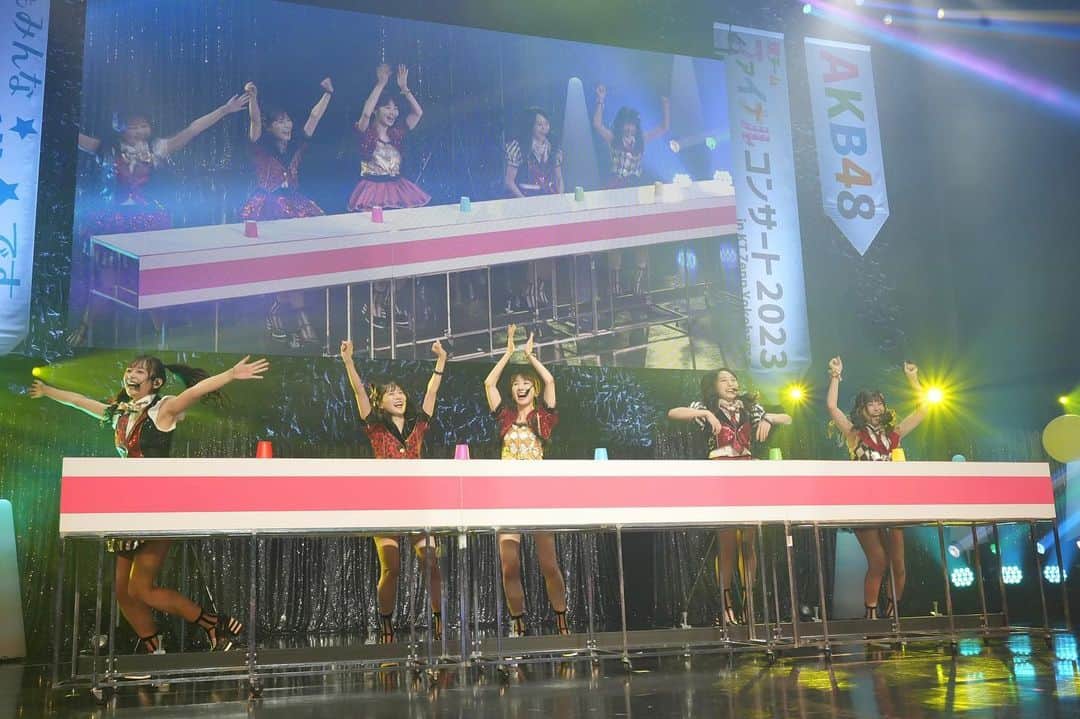 AKB48 Officialさんのインスタグラム写真 - (AKB48 OfficialInstagram)「#AKB現チームファイナルコン  #チームB推しコン 🩵👍🏻  ご来場・ご視聴ありがとうございました〜🌟  キラキラの笑顔が溢れた、チームBらしい明るく楽しいコンサートとなりました😍💕  そして、#坂口渚沙 がこのコンサートをもって AKB48を卒業いたしました🌸 卒業後も #なぎちゃん の応援をよろしくお願いします📣  コンサートのアーカイブ✨ 明日の #倉野尾チーム4 コンサートはHuluでご視聴いただけます👀  #浅井チームB #チームB #AKB48 #AKB #チームＢ推し」8月6日 0時15分 - akb48