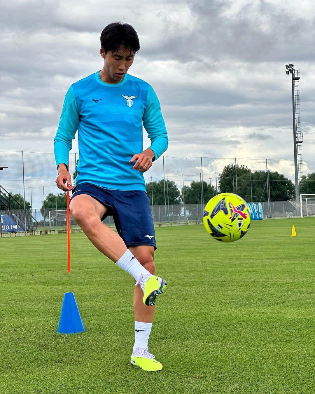 SSラツィオのインスタグラム：「🦾 First training   #CMonEagles 🦅」