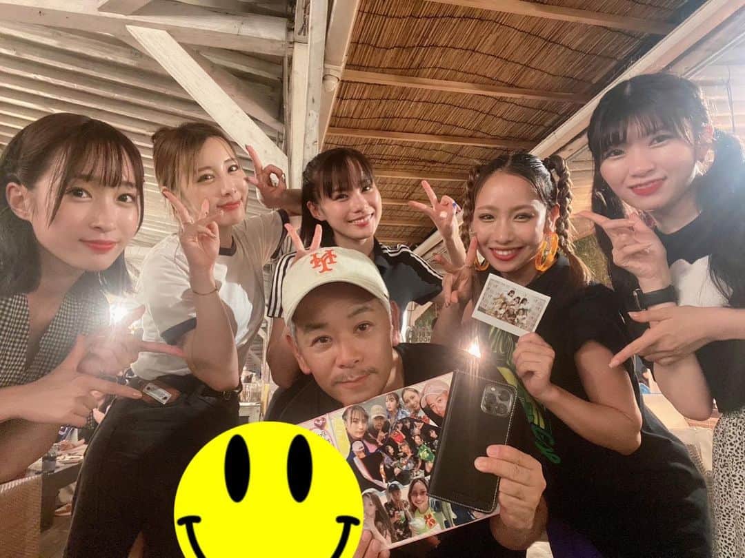 佐々木洋平のインスタグラム：「サプライズでChu-Zのメンバーが祝ってくれました😊  留奈と加奈と楓はもう約12年  萌葉は9年、双葉は7年  グッドチョイスのアイドルとして在籍している  こんな長くアイドルできるか？  この何が正解かわからないアイドル界で  俺はChu-Zという正解を見つけ出したと思っている  Chu-Zを結成して12年目  みんなのこの顔こそが正解なんだと思う。」