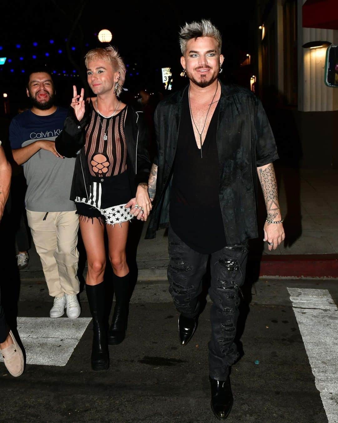 Just Jaredさんのインスタグラム写真 - (Just JaredInstagram)「Adam Lambert & boyfriend Oliver Gliese hit the town with friends during a fun night out! #AdamLambert #OliverGliese Photos: Backgrid」8月6日 0時18分 - justjared
