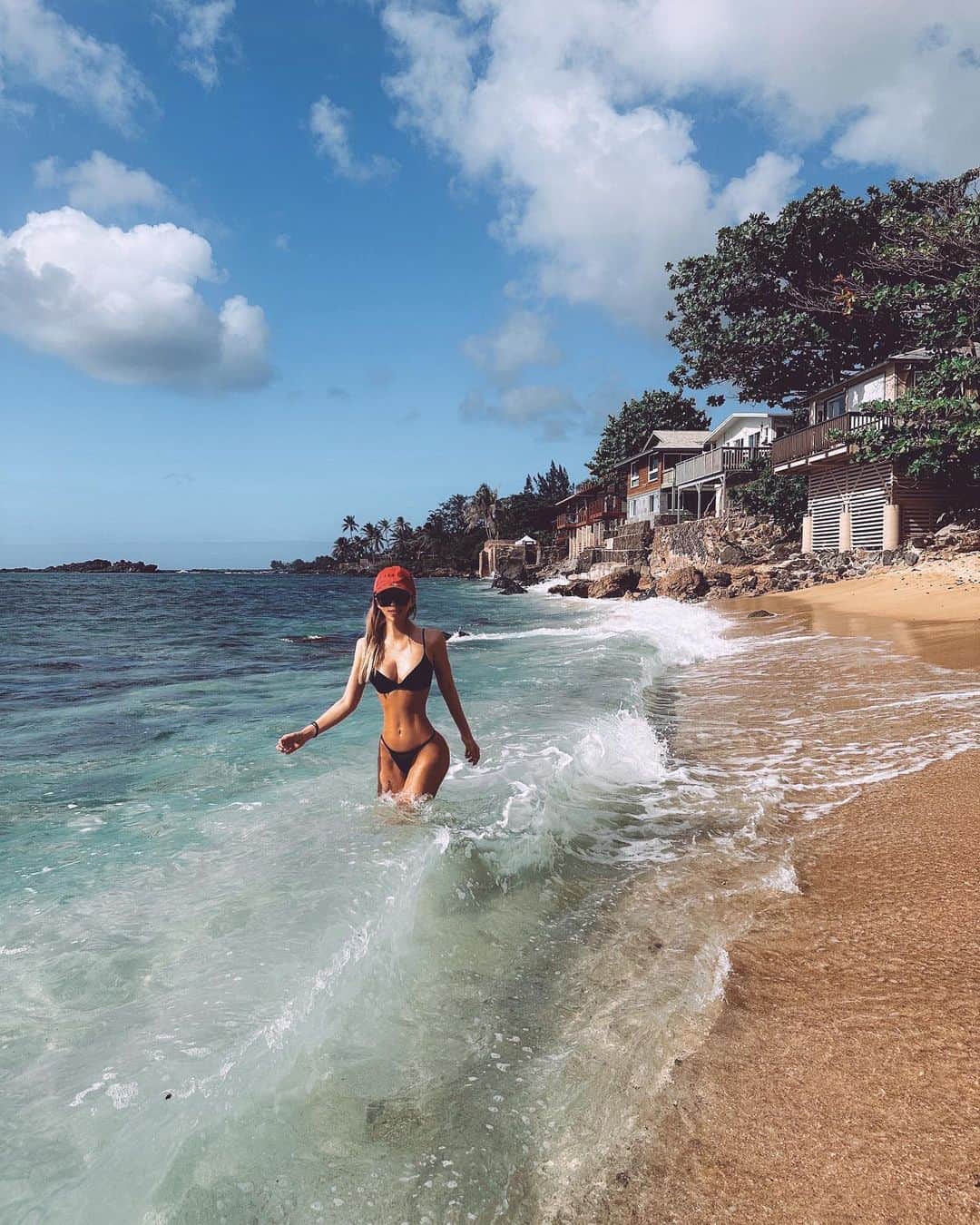 MARISのインスタグラム：「Gotta love Hilife again 🤎🌴 Back in Tokyo is totally different life🫶🏾 I love both of lives now 🫶🏾 Lucky me to have this life after so much going on ✈︎✈︎✈︎ #hawaii #northshore #beach #hilife #tokyo #japan #traveling #islandgirl」