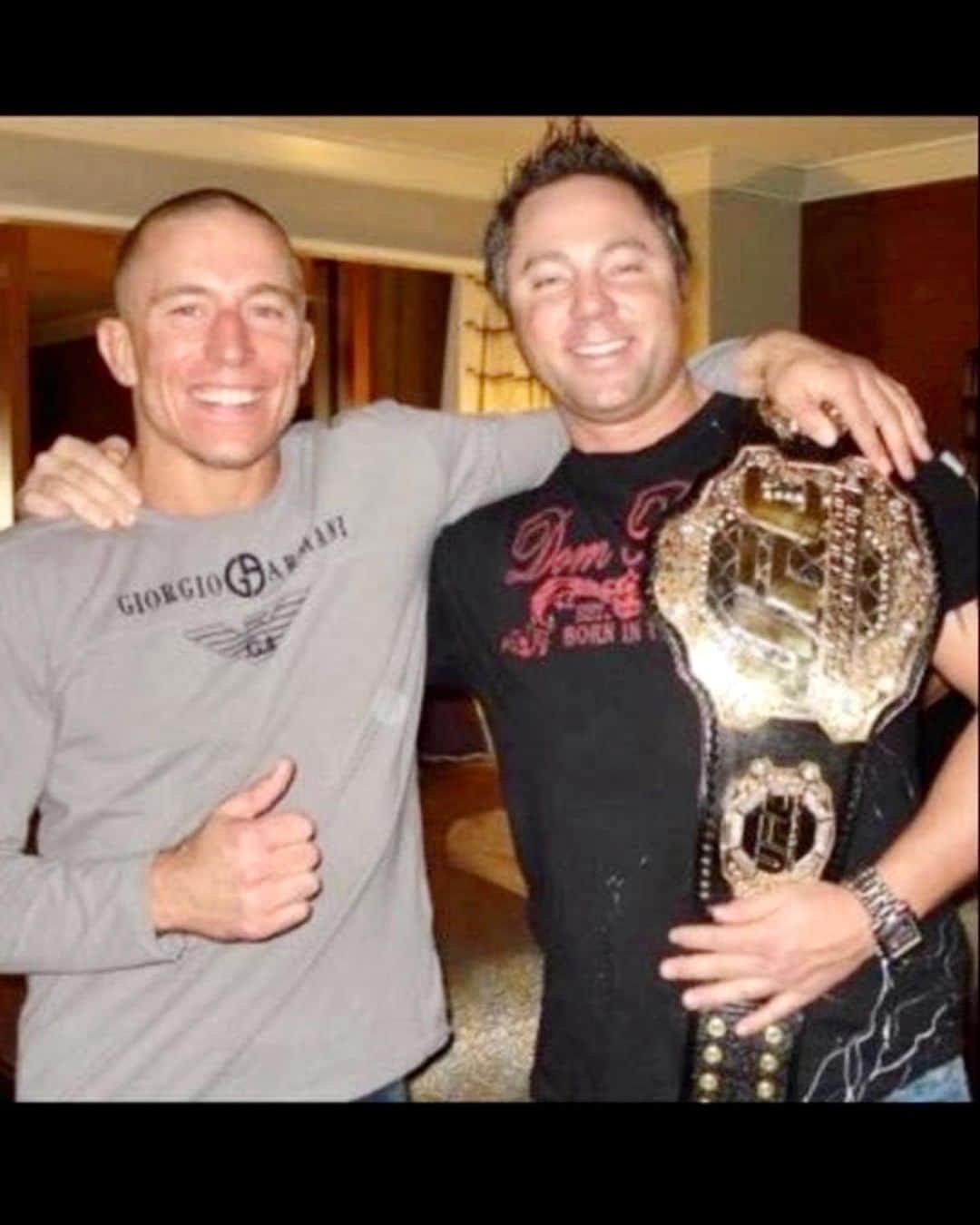 ジョルジュ・サンピエールのインスタグラム：「Souvenir de 2006 quand je venais de gagner mon premier championnat du monde à UFC.」