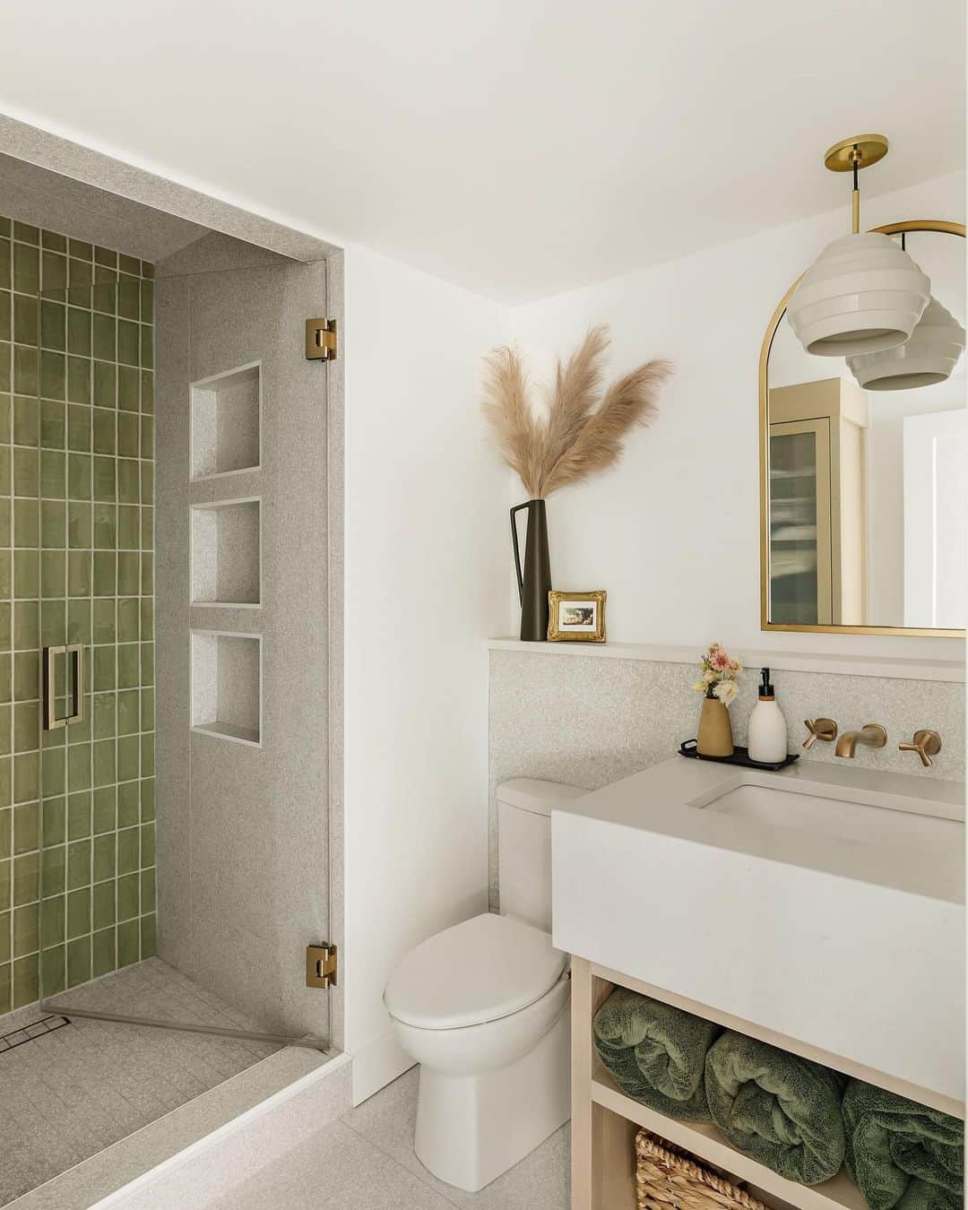 west elmさんのインスタグラム写真 - (west elmInstagram)「How do we say this?.. Umm... the bathrooms you tag us in? Yeah, they're next level. Swipe for inspiration you'll want to hit save on. Shared by @janebrookhomes, @curatedbyking, @kell.creative, @martinleedesign, @livletstudio, @buttercupdesigninc / photo by @anthologymarketing, and @harmoniq.design」8月6日 0時34分 - westelm