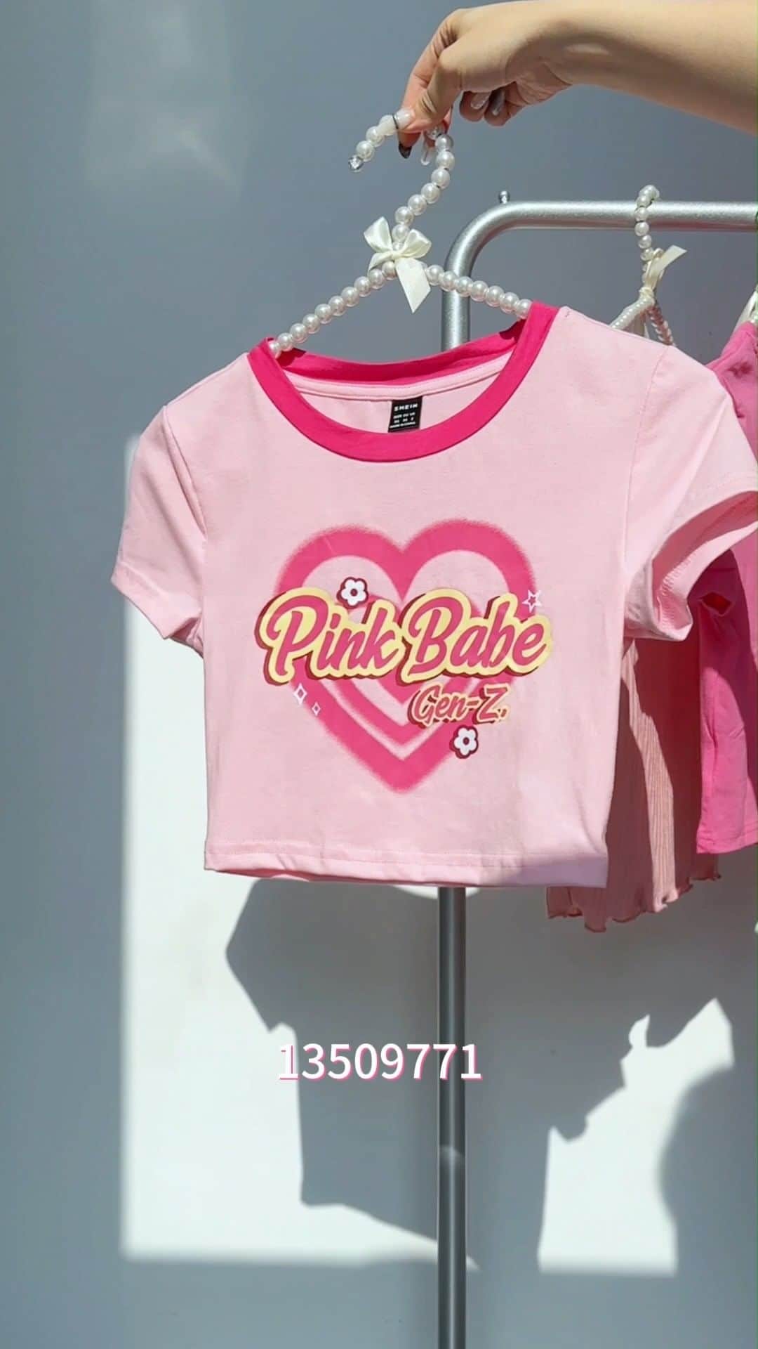 SHEINのインスタグラム：「TFW the pink is pinking 💗💗💗 Which tops would get you all dolled up? 👇  🔎 13509771 2230558 15170861 15840572 18178537 18798774 17151175 11176758   #SHEIN #SHEINforAll #SHEINstyle #fashion #chic」