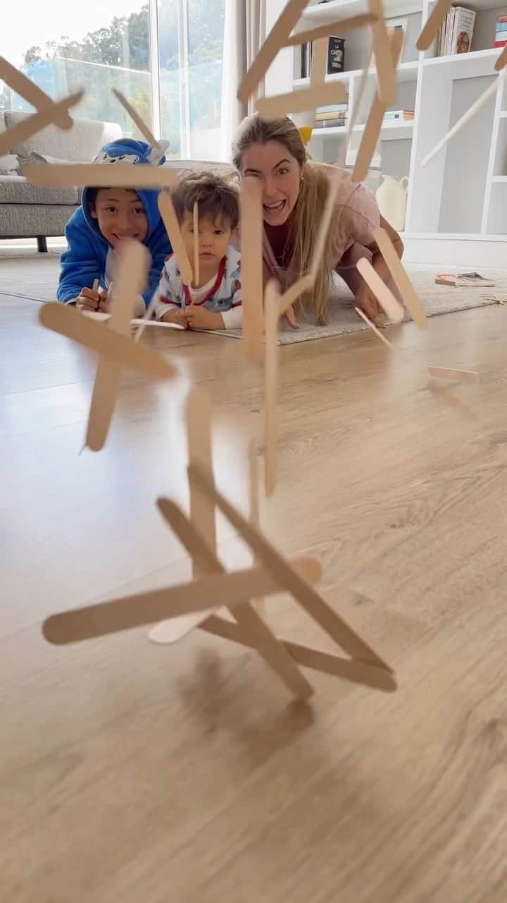 のインスタグラム：「Y esto es lo que hacemos Mateo, José Ángel y yo un sábado de puente en la mañana 🤪 Cuál es la parte del video que más te gusta? jajajajja😂🤣」