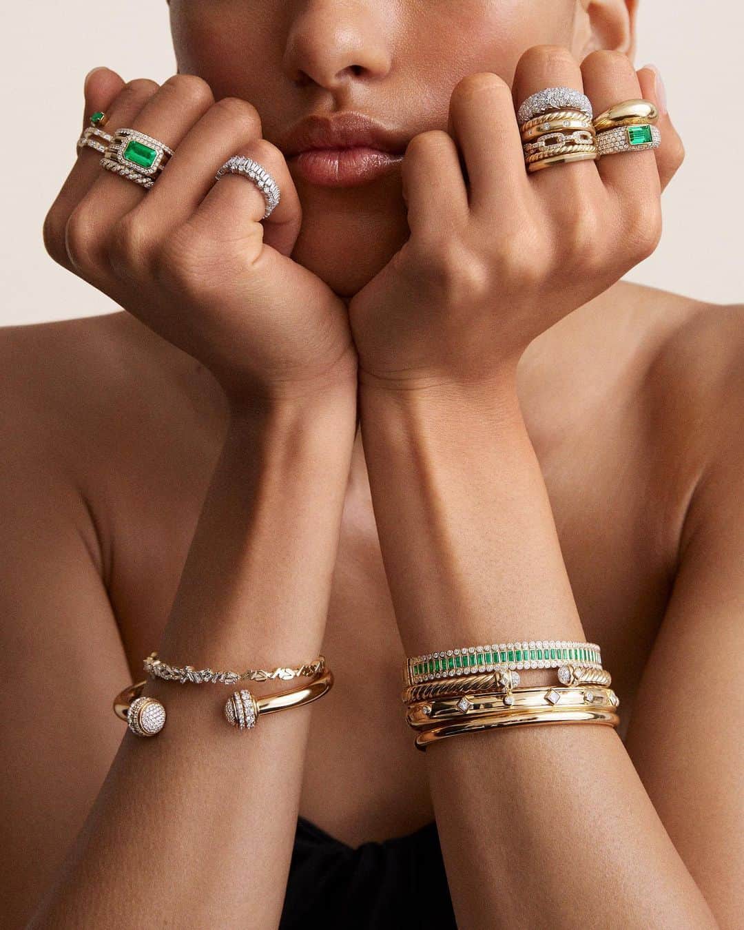 ネッタポルテさんのインスタグラム写真 - (ネッタポルテInstagram)「SHINE BRIGHT: Take your fine jewelry stacking to the next level.  Tap the link in bio to shop at #NETAPORTER.」8月6日 0時43分 - netaporter