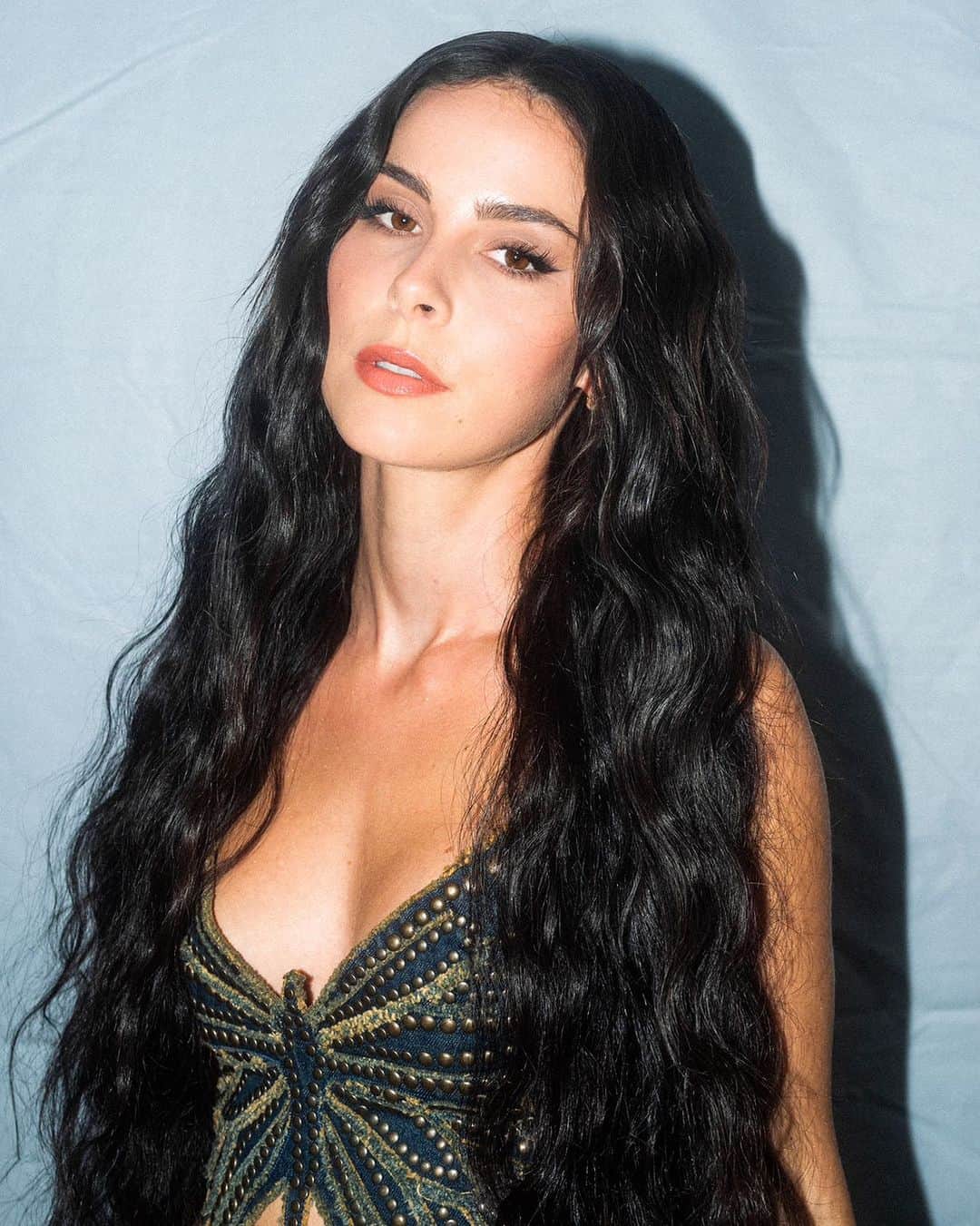 レナ・マイヤー＝ランドルートのインスタグラム：「long hair don’t care 🦋」