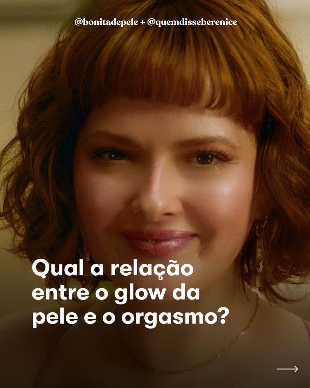 quem disse, berenice?のインスタグラム：「O segredo para aquele glow na sua pré-make: o orgasmo! Além de proporcionar prazer e bem-estar, ele aumenta a circulação sanguínea, deixando lábios e bochechas corados, estimula a produção de colágeno e dá um glow invejável para rosto, corpo e tudo mais.  Pensando nisso, @pantynova e @quemdisseberenice, em comemoração ao Dia do Orgasmo, trazem uma campanha que une o glow do orgasmo como a autenticidade de uma boa maquiagem. Já pensou em incluir um vibrador na sua nécessaire de make?  Então vem descobrir como essa conexão entre prazer e autocuidado pode te trazer aquele glow na pele. Comprando o Sponge no site da @pantynova, você recebe um voucher para retirar seu kit Make no Glow por apenas R$ 2 no site da @quemdisseberenice, mas corre que é edição limitada. #GlowDo0rg4sm0 *conteúdo patrocinado*」