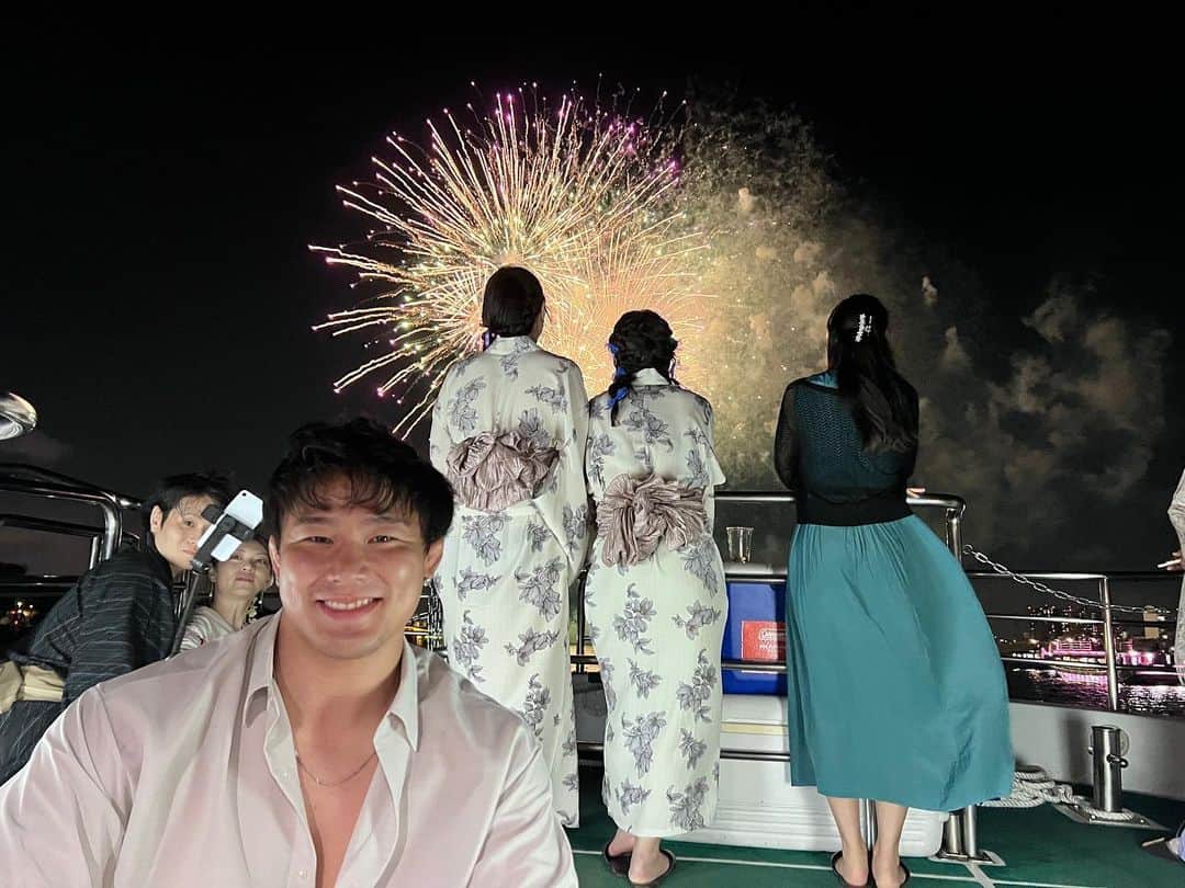 向翔一郎のインスタグラム：「社長家族と花火大会🎆  #江戸川花火大会」