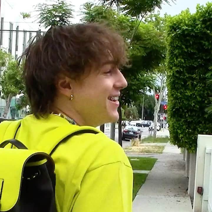 コーチのインスタグラム：「The rules are: there are no rules. Make your moment with the Neon Collection at #CoachOutlet. ⚡  Director: @mayachkamargolina  Photographer: @matthewyoscary」