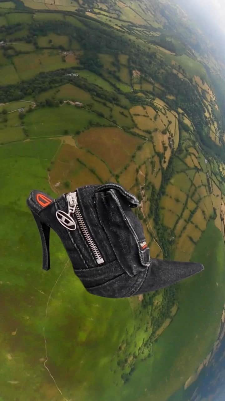 ディーゼルのインスタグラム：「Incoming.   The D-Venus Pocket, a denim stiletto mule with a zipped utility pocket to make it slightly more down to earth.    Tap to shop and discover more at the link in bio.   #ForSuccessfulLiving #DieselFW23」