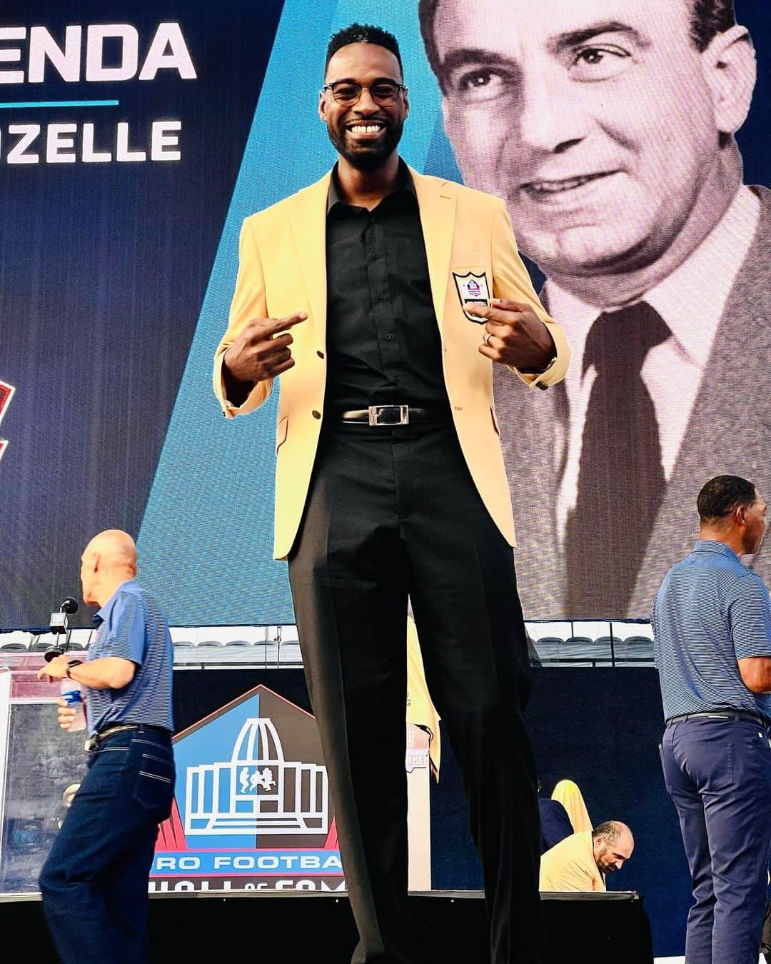 カルビン・ジョンソンさんのインスタグラム写真 - (カルビン・ジョンソンInstagram)「2 years and a special moment for the ‘07 draft class welcoming two more  greats in Darrell Revis and Joe Thomas into football immortality! 📷: @fatherpetemisty  . . . . #CalvinJohnsonJr #Megatron #DetroitLions #Detroit #FavoritePlays #HOF2021 #EightyOne #TwentyOne」8月6日 6時28分 - megatron