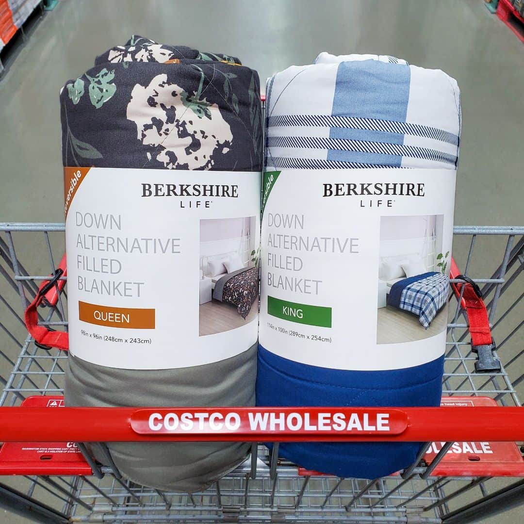Costcoさんのインスタグラム写真 - (CostcoInstagram)「Save $5-$6 on the Berkshire Down Alt Blanket through 8/6/23!  Shop link in bio: Reversible Down Alternative Blanket」8月6日 1時01分 - costco