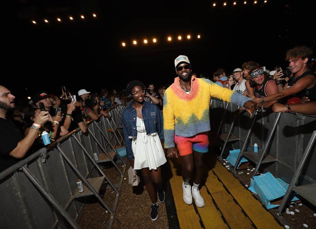 ドウェイン・ウェイドのインスタグラム：「Lollapalooza you owe us nothing‼️Quick trip to Chicago with my baby to see one of her favorite artist—Kendrick Lamar 🎤」