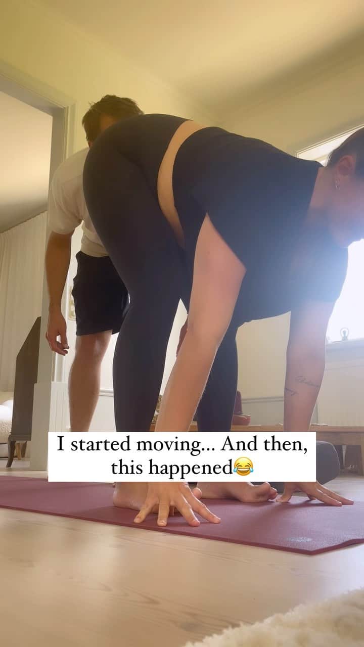 レイチェル・ブレイセンのインスタグラム：「thank you @dennisfromsalad  for your silliness  your sense of humor  your presence for the extra two hours of sleep I get every morning for the coffee  the butt kisses the laughter the children  the love.  #family #yoga #husband #dadjokes #kisses #motherhood #postpartum #yogaeverydamnday」