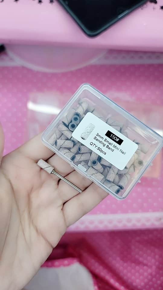 Max Estradaのインスタグラム：「Enailcouture.com new skinny sanding bands and skinny mandrel are EVERYTHING  Enailcouture.com shinee star glitter gel top coats, no wipe formula. Vegan,  Hypoallergenic and hema free.  Made in America 🇺🇸  Enailcouture.com  #nailartwow #gelpolish #nailsartvideos #nails #gelnails #nailart #notd #nailcolor #nailsalon #nailsalon #nailsvideotutorial #nailtech #nailsupply #nailsonfleek #fyp #nailsart」