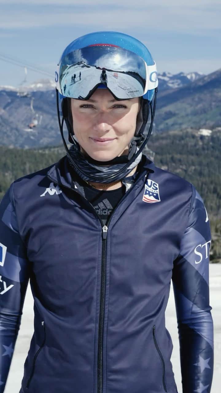 ミカエラ・シフリンのインスタグラム：「Lately…⛷️🌞🏔️✨😉😎🫠👌 #stifelusskiteam   🎥: @mikedawsy // @usskiteam」