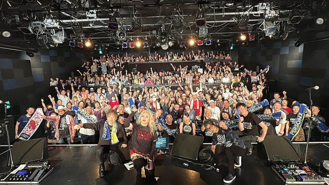 JILLのインスタグラム：「大阪ライブ❣️ ありがとう。 淀川の花火より打ち上がった🎆 ライブでしたぁ。  8月04日_名古屋ダイアモンドホール 8月05日_大阪クラブクワトロ —————————————- PERSONZ「I AM THE BEST TOUR」 6月18日_高知県立県民文化ホール グリーンホール 6月24日_札幌CUBE GARDEN 7月02日_ヒューリックホール東京 7月22日-仙台rensaホール 7月23日_函館金森ホール 8月04日_名古屋ダイアモンドホール 8月05日_大阪クラブクワトロ 8月11日_新潟LOTS8月05日_大阪クラブクワトロ —————————————- PERSONZ「I AM THE BEST TOUR」 6月18日_高知県立県民文化ホール グリーンホール 6月24日_札幌CUBE GARDEN 7月02日_ヒューリックホール東京 7月22日-仙台rensaホール 7月23日_函館金森ホール 8月04日_名古屋ダイアモンドホール 8月05日_大阪クラブクワトロ 8月11日_新潟LOTS 8月12日_高崎芸術劇場スタジオシアター 8月26日_福岡電気みらいホール —————————————-  #jillpersonz  #personz  #youtubepersonzチャンネル #note  #jillpersonz  #エアプレ #JILLプレ #ラジオ高崎 #三味線JILL屋」