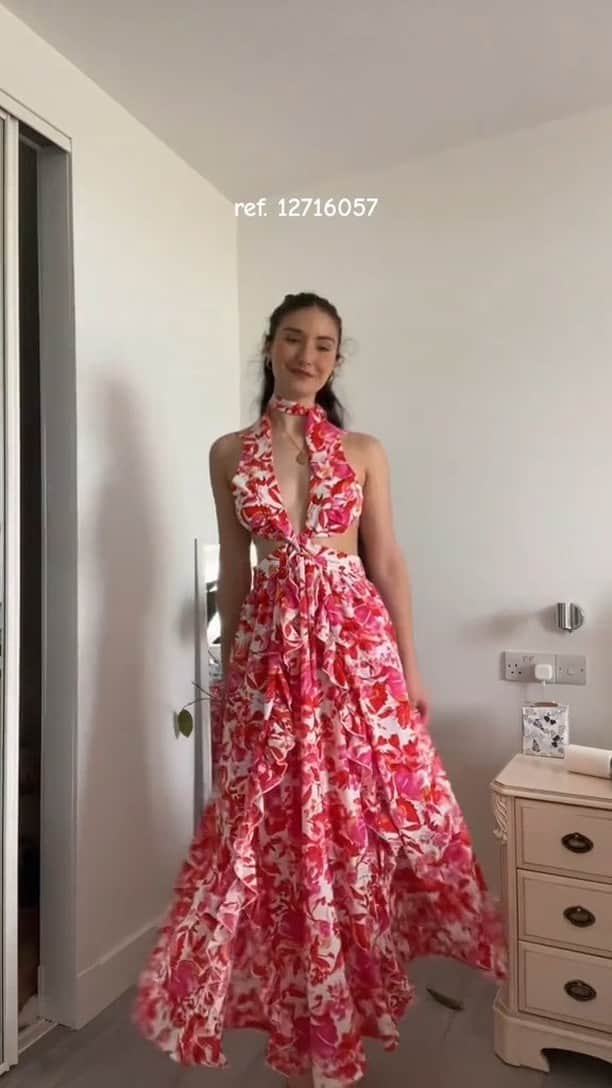 SHEINのインスタグラム：「Sundress SZN isn't over yet! 👗 Get dressed for style success with @novaesra 's perfect picks ✨ Which frock is your absolute fave? 👇  🔎12680334 8026567 12716057 12567349 2475565 17100506  #SHEIN #SHEINforAll #SHEINstyle #fashion #chic」