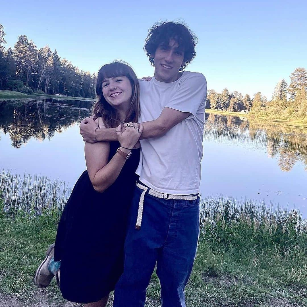 ジェニファー・コナーのインスタグラム：「my two favorite people in the whole world. (even though one of them cut bangs and I had to find out on social media)」