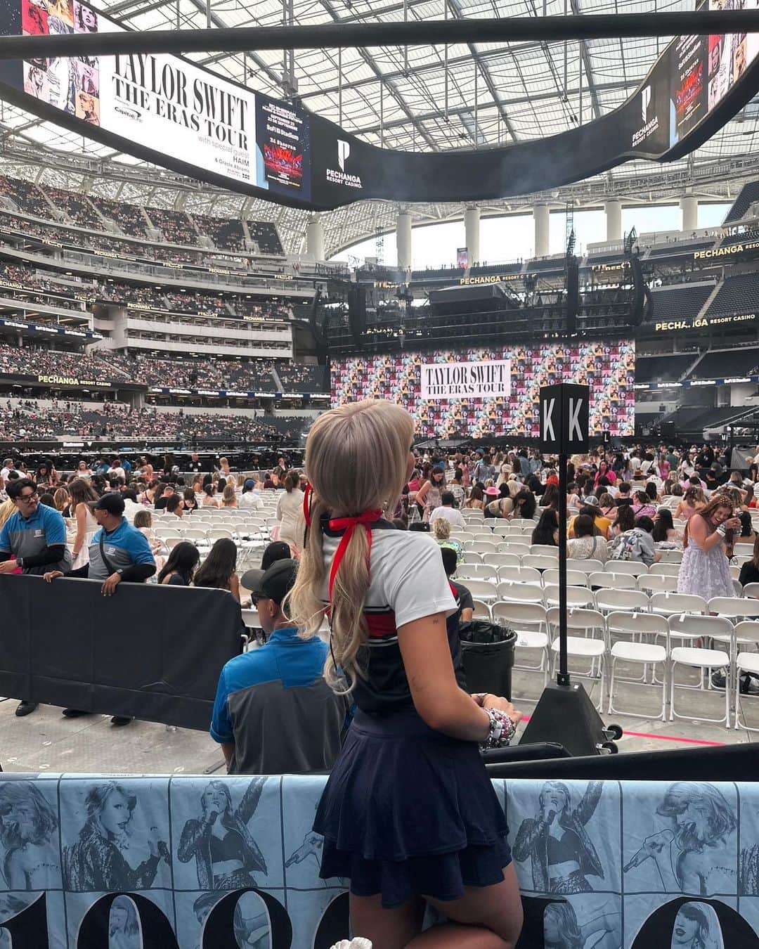 ローレン・グレイのインスタグラム：「i’m wonderstruck, blushing all the way home」