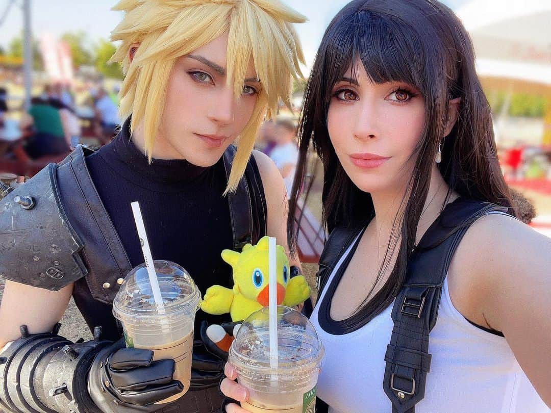 Geheのインスタグラム：「Cloud & Tifa & 🐥  #ffvii #ffviiremake #cloudcosplay #tifacosplay」