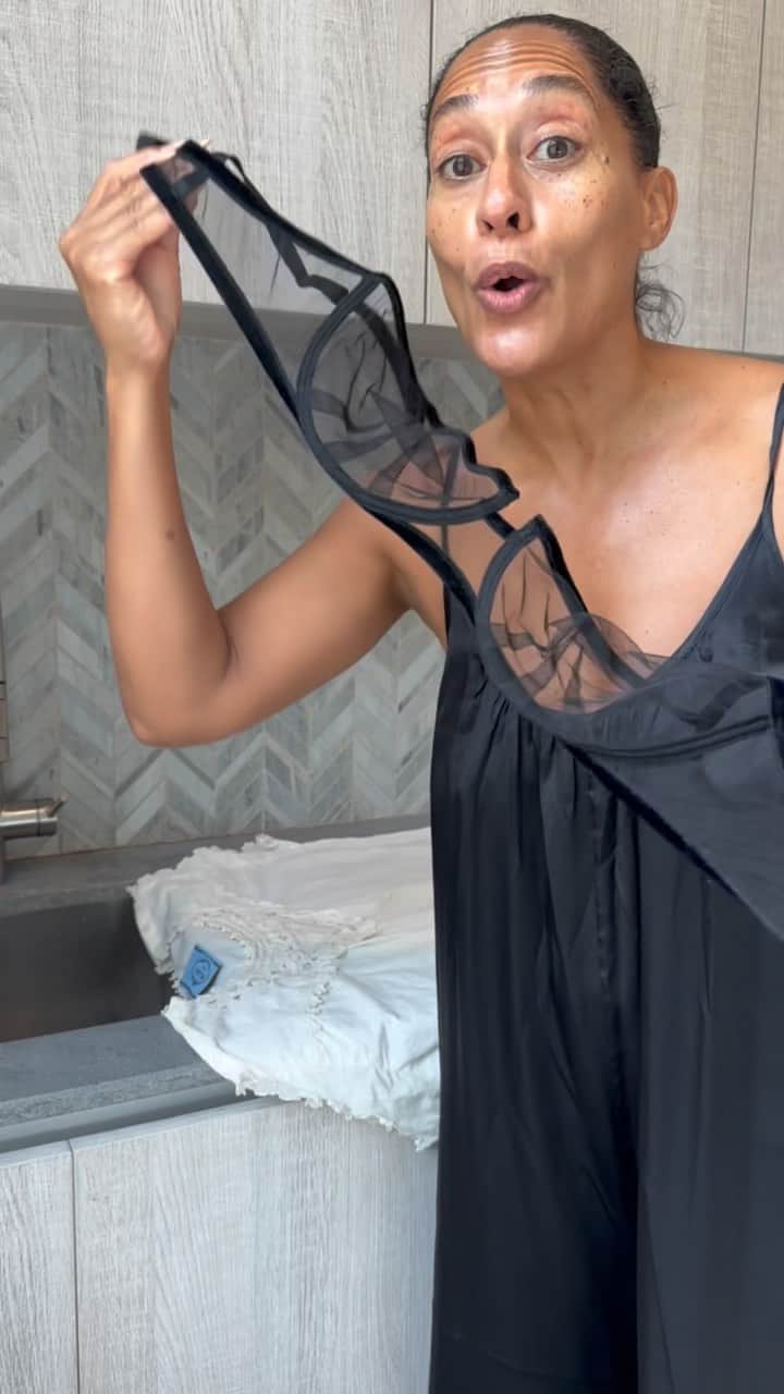 トレーシー・エリス・ロスのインスタグラム：「I love caring for my things」