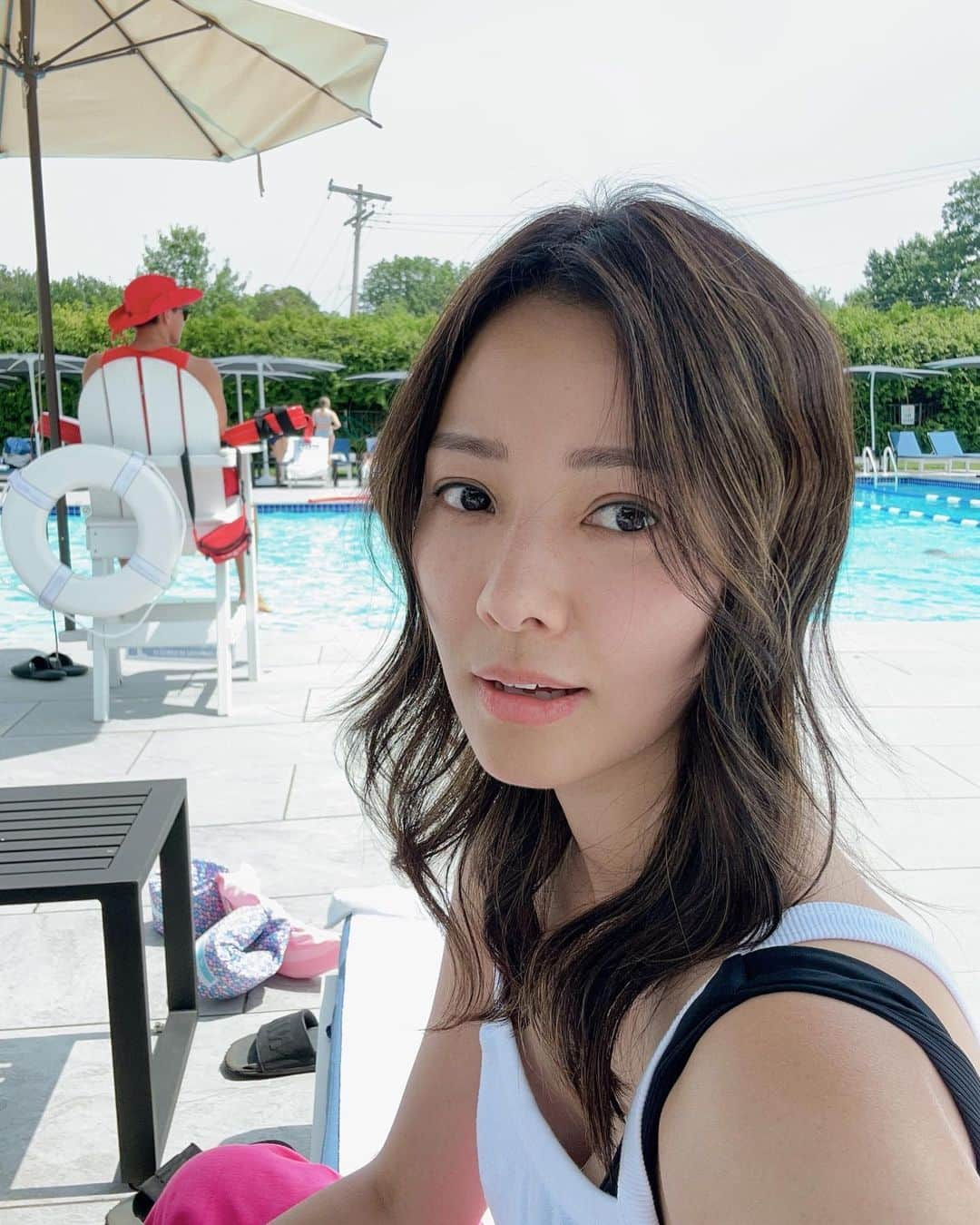 ソン・テヨンさんのインスタグラム写真 - (ソン・テヨンInstagram)「: 덥지만 휴가 대신 수영장🏊‍♀️🏊‍♂️🩱🩳 아이들은 첨 봐도 친구💙 형아+동생」8月6日 2時57分 - sontaeyoung_official