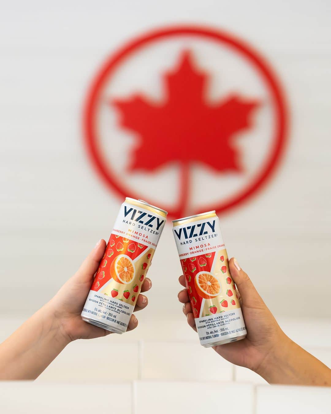 のインスタグラム：「Vacation mode ✅  @VizzyHardSeltzerCa is now available on board. 🥂 . . Le goût des vacances ✅  Les boissons @vizzyhardseltzerca sont maintenant offertes à bord. 🥂」