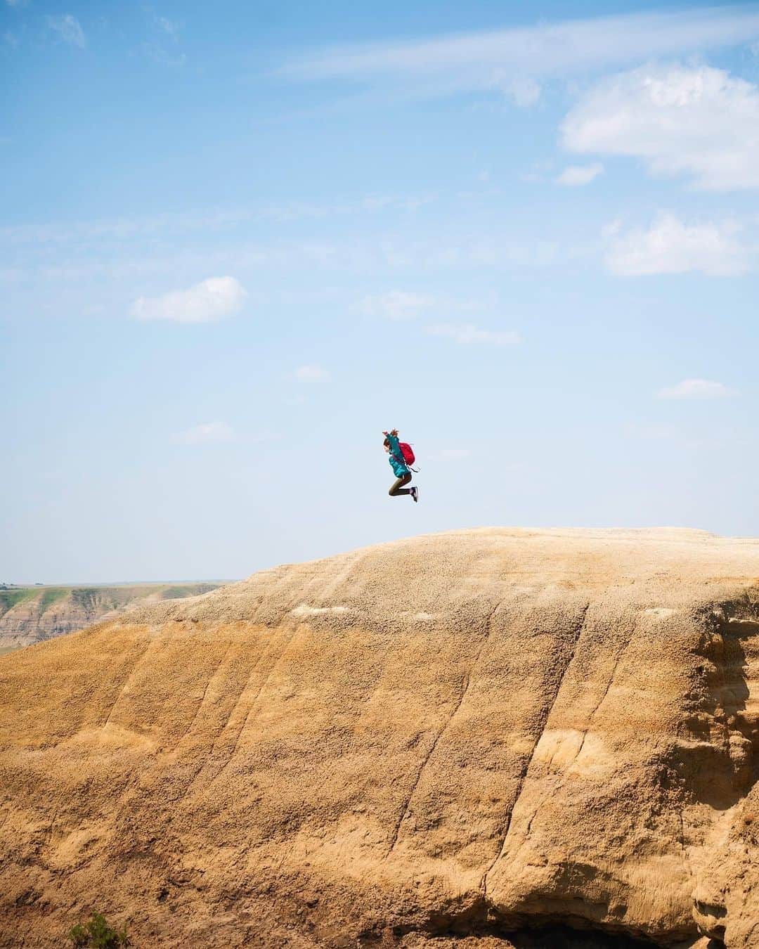 オスプレーのインスタグラム：「Proof that Osprey packs defy gravity 😎」