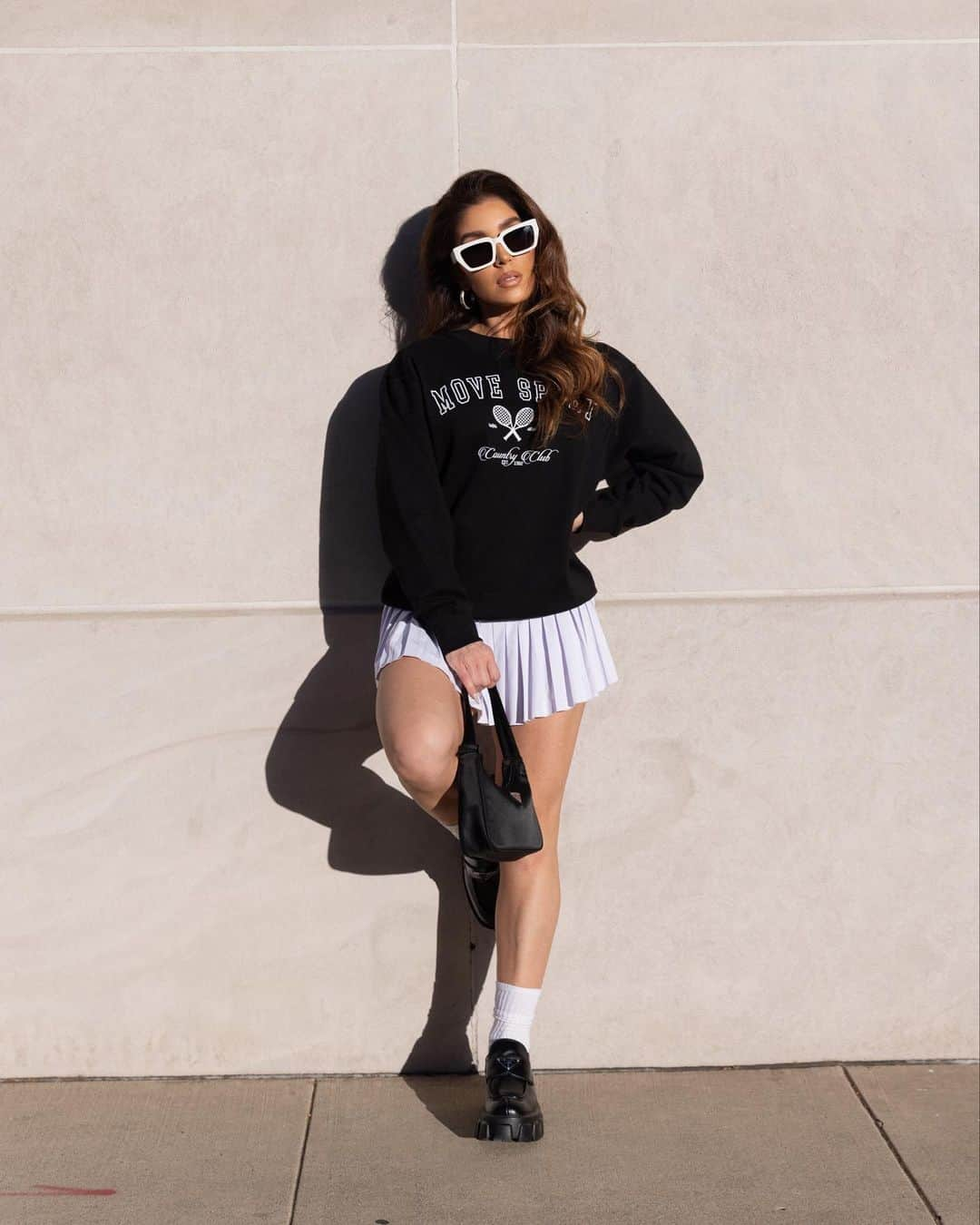 メリッサ・モリナロのインスタグラム：「I lived in my Move Sport Tennis Skirts all summer! I love the built in shorts with the pockets. So comfortable and easy to dress up or down. White Skirts are RESTOCKED!! LIVE NOW! MoveByMelissa.com」