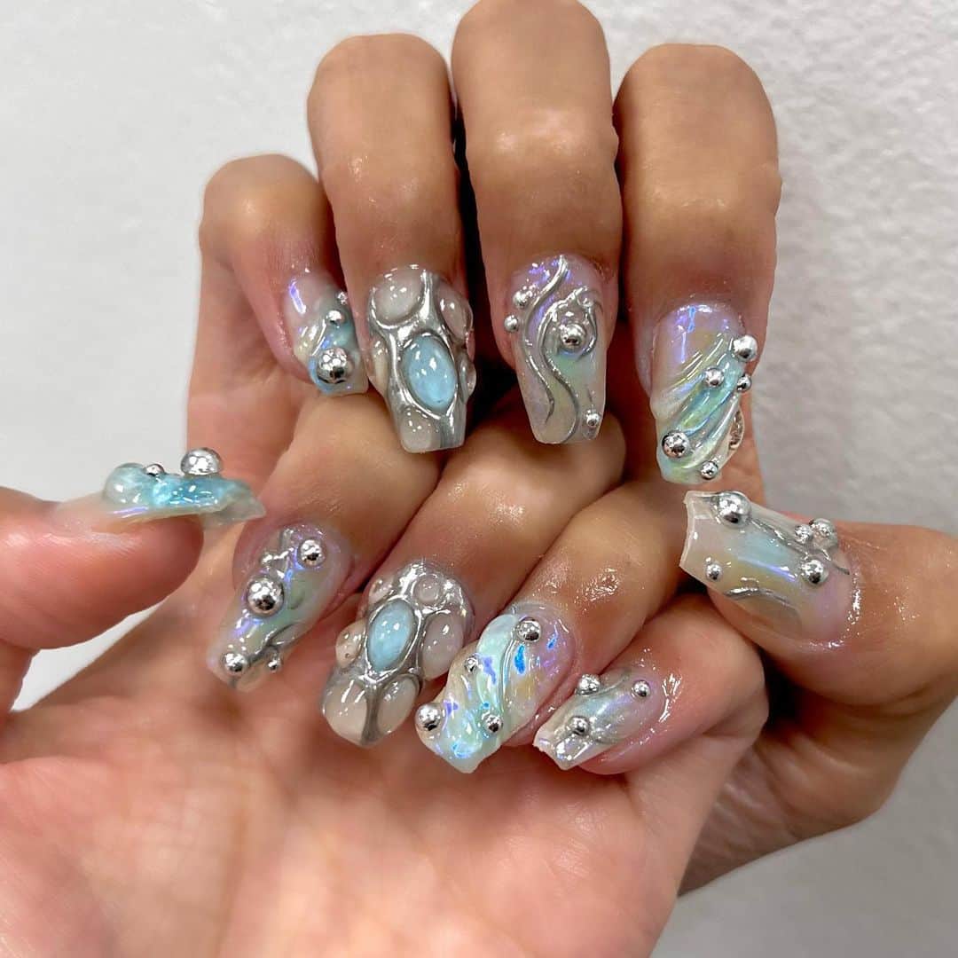 Britney TOKYOのインスタグラム：「Y2Kギャル🪼🛸 @babyb_mari   Use💅🏻 @pregelusa diamond builder gel, #001,#0018,#014, Aurora Effect Blue powder, mirror silver powder」