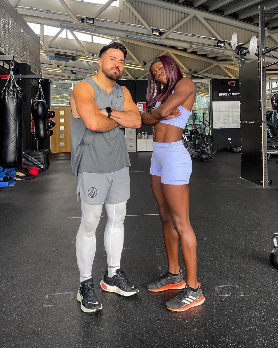 デズリー・ヘンリーさんのインスタグラム写真 - (デズリー・ヘンリーInstagram)「Couples that train together >>>>>>>🤍🦾  #Potd #Ootd #workhard #TrainHard #fitness #training #cfl #trackandfield #workout #fitfam #motivation #Fitness #Bhfyp #AbsWorkout #Potd #Ootd #Bhfyp #CoreExercise #couples #fitnesscouples」8月6日 3時56分 - desiree_lh